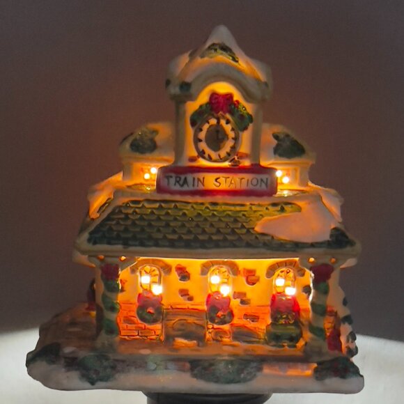 Cobblestone Corners Ceramic Christmas Village Train Station Holiday Decor Y2K - Picture 7 of 13